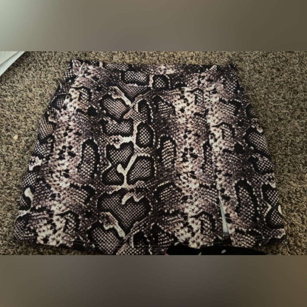 MINI SKIRT